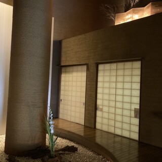 有名デザイナーによる内装でオシャレな空間です