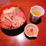 寿司厨房 六山 - 日替わりマグロ丼♪