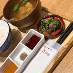 Gyuukatsu To Wateishoku Kyou To Katsugyuu - ゴハン普通盛りとアサリ汁、菜の花の和え物