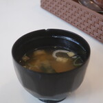 Minnano Shokudou - 豆腐、油揚げ、わかめ、玉ねぎ、ねぎのみそ汁
