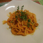 リストランテ ダ ニーノ - オリーブ、ケイパーを使ったトマトソースのスパゲットーニ