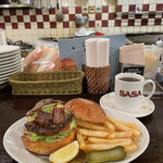 GRILL BURGER CLUB SASA - "限定10食"
      【3月のMonthly Burger】
      『燻製ベーコンと春キャベツのガーリックバジルバーガー￥1,150』
      ※平日ランチは、ソフトドリンク付