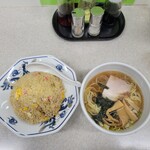 栄楽 - チャーハンセット 半ラーメン付