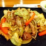 金の釜 徳衛門 - せせりと肝の肉野菜炒め。ボリュームが凄い！(^_^;)