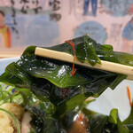 ラーメンWalkerキッチン - フレッシュで旨いわかめです