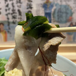 ラーメンWalkerキッチン - 　豚バラ肉とわかめ