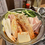 寿司居酒屋　太郎丸 - 豚チゲ鍋