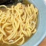 極楽汁麺 らすた - 染谷製麺の中太玉子麵。