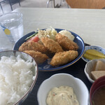 たっちゃん食堂 - 広島産の牡蠣だそう。粒が大きくなかなかのボリューム