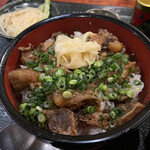 絹一 - 【ランチ】牛すじ丼 950円