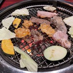 Yakiniku Tsunagu Famu - 焼肉
