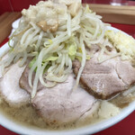 ラーメン二郎 - 小豚　野菜少なめでこのボリューム。