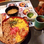 串焼処 一番どり - 鶏そぼろ丼　単品　全景