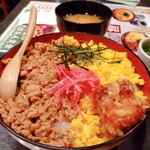 串焼処 一番どり - 鶏そぼろ丼　アップ