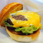 香留壇 - チーズバーガー（730円）