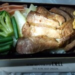 KOBE BIFUTEKITEI DELI - レア ローストビーフ ステーキ弁当 ♪