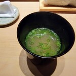 鮨 唐島 - 使った魚で出汁を取った味噌汁