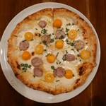 169498154 - 鹿児島産キンカンと自家製ソーセージ、スモークチーズのピッツァ