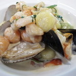 オステリア チロ - 魚介クリームソースの三色ニョッキ