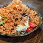 喜良 - 料理写真:自家製ざる豆富と桜海老のサラダ