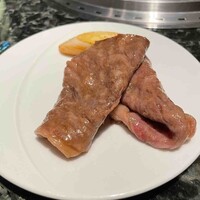 東京焼肉 一頭や コレド室町テラス店 - 上ロースにくすき3
