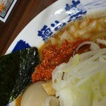 麺や 葵 - 海老辛子粉がたっぷり！