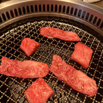 和牛放題の殿堂 宇田川町 肉屋横丁 - 