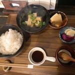 Kitahama Ishikoro - ご飯・汁物・小鉢・漬物・タルタルソース・とんかつソース