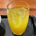 シルクホテル - アップルジュース(オレンジに見えますが間違いなく林檎です)