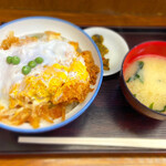 坂本屋 - カツ丼　¥850
                                カツ丼のみなので、注文も聞かれません。