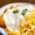 坂本屋 - このプルプル感、たまりません。
                                グリーンピースが神々しいです。