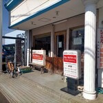 モム・タジマハール - 外観  裏手に広い駐車場あります(ง ˙o˙)ว ﾌｫｫｫｫｫ!!  店前にはNGと思われる。