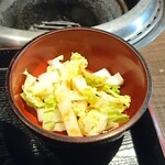 姫路炭火焼き肉 牛凪 - 香の物 キャベツの和え物