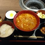 姫路炭火焼き肉 牛凪 - 日替わりランチ(チゲ鍋)