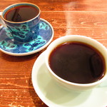 MOKICHI珈琲 - イエメン・バニーマタリ／フルシティロースト（手前）とタンザニア・ブラックバーン農園／シティーロースト