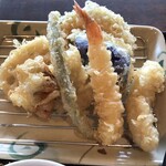 揚げたて天ぷら家 produced by 武蔵野 - レンコン、牡蠣、タラ、海老、インゲン、ナス、
かぼちゃの天ぷら(^-^)