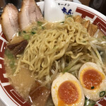 屯ちん 池袋本店 - 麺、縮れ。選択できるようになってた
