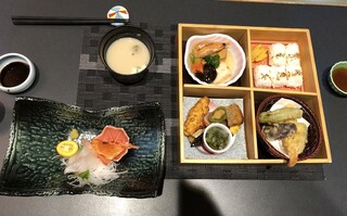 Waka - ◆竹かご弁当(2170円：外税）・・天ぷらや煮物、ご飯など。 ＊お刺身や茶碗蒸しなどが付きます。