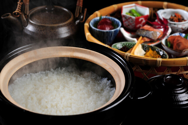 雪蔵貯蔵 氷温熟成 佐渡コシヒカリの釜戸炊き御飯