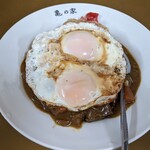 亀の家食堂 - 目玉焼きドーンのカレーライス♡