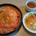 ココイロカフェ - トマトクリームシチューオムライスの大盛。