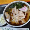 Yabuei - 肉南蛮の蕎麦700円(税込)
                器が持てないくらい熱々で拘りを感じますね♪