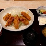 とんかつ むら八 - カキフライ定食[税込]1980円　頻繁にはとはいかないがたまの贅沢にはね