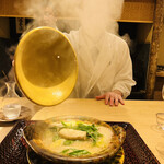 富小路 やま岸 - ◎ぐつぐつ煮えた鍋から湯気がいっぱい。。。顔が消えた（笑）