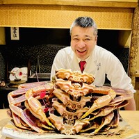 富小路 やま岸 - ◎柴山かにを逆さまに重ねたカニスマスツリー⁉️笑顔が最高！