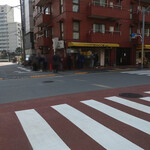 ラーメン二郎 - この日はそこそこ並んでるね