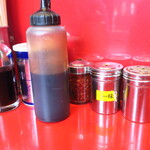 ラーメン二郎 - 卓上調味料