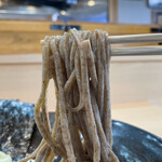 飯田商店 - 田舎蕎麦の様な強い味の黒い麺