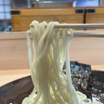 飯田商店 - コシのある白い麺