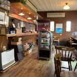 キーマカレーとチャイ なるせ堂 - 店内は木だど♪